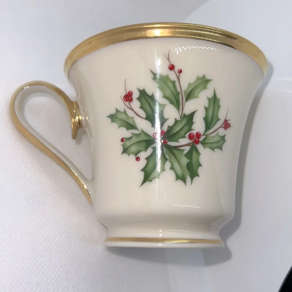 LENOX HOLIDAY FOOTED TEACUP AND SAUCER VINTAGE CHINA HOLLY & BERRIES
